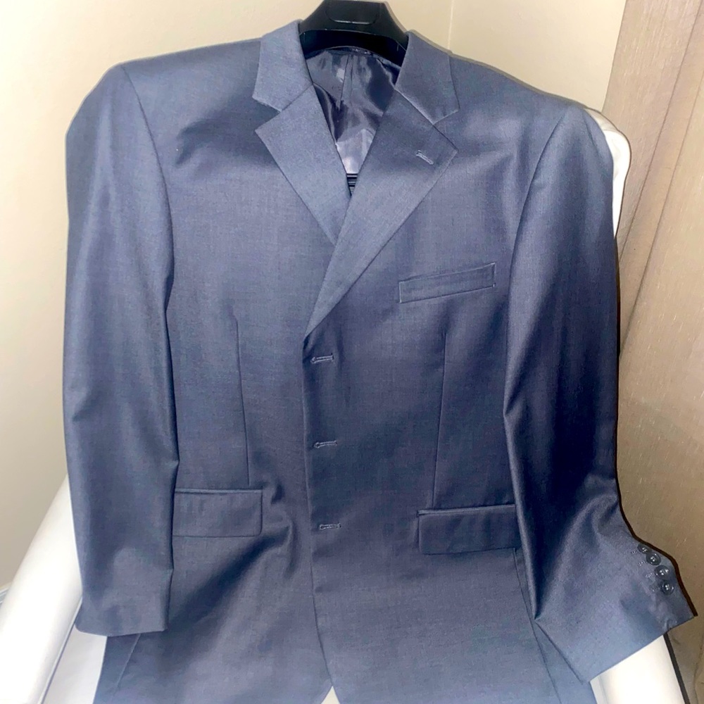 Apollo King Men’s Suit 2-piece: 46R Jacket; 40R Pants